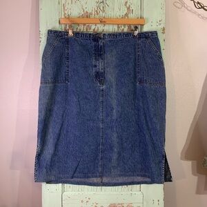 Women’s vintage L.A. Blues dark wash denim skirt with small side slits